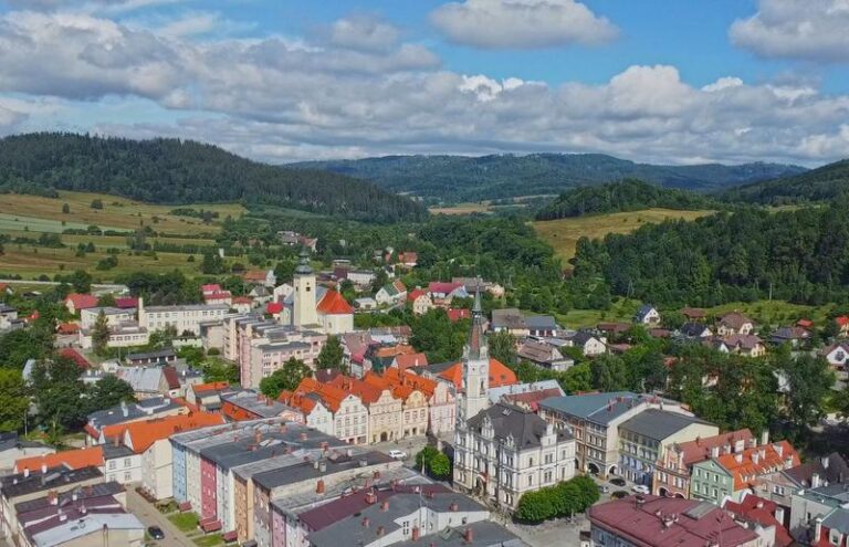 Odkryj 5 niesamowitych niespodzianek na urokliwym rynku w Lądku-Zdroju!