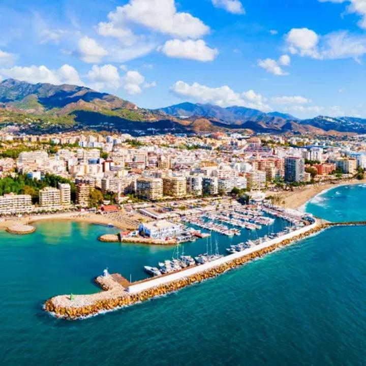 Jak długo trwa przelot z Warszawy do Malagi? Oto sprawdzona długość lotu