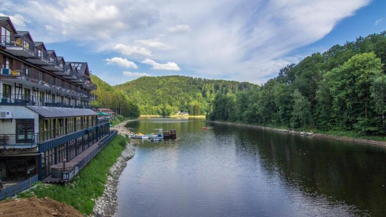 Odkryj Jezioro Bystrzyckie: 7 nieoczywistych atrakcji, które Cię zaskoczą!