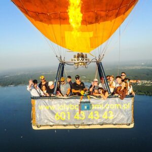 Zanurz się w niebo: ile kosztuje lot balonem w Polsce i jak wybrać najlepszą ofertę?