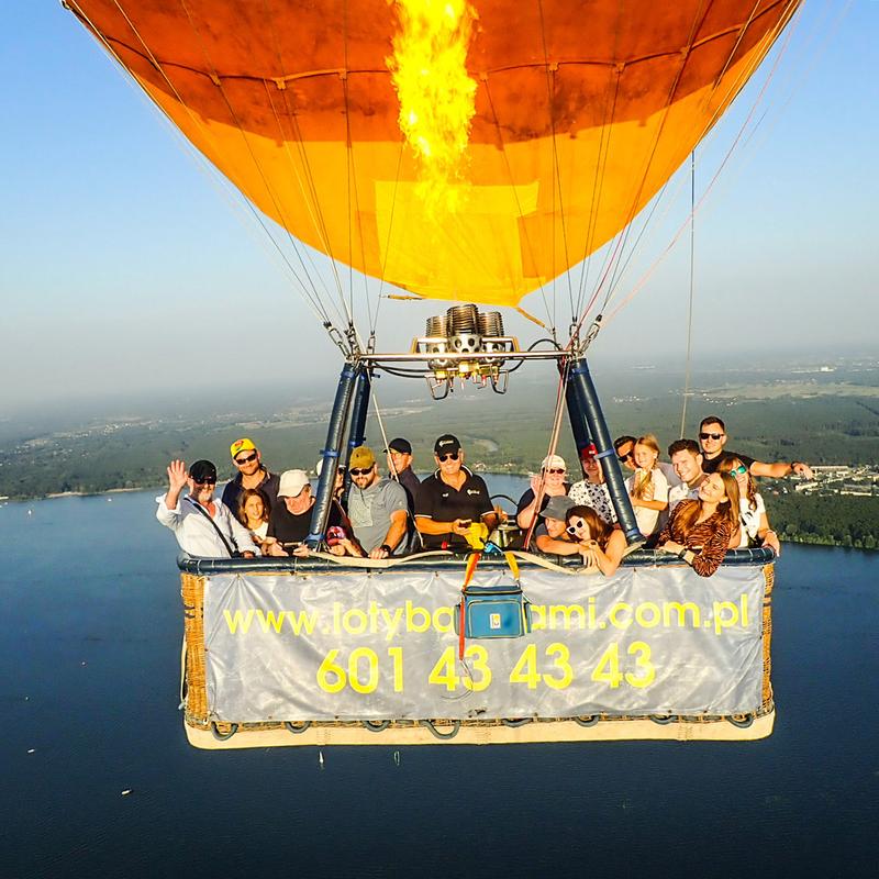Zanurz się w niebo: ile kosztuje lot balonem w Polsce i jak wybrać najlepszą ofertę?