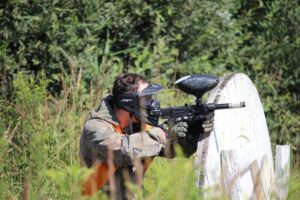 Najlepsze miejsca na paintball laserowy we Wrocławiu – odkryj trzy wyjątkowe lokalizacje do gry