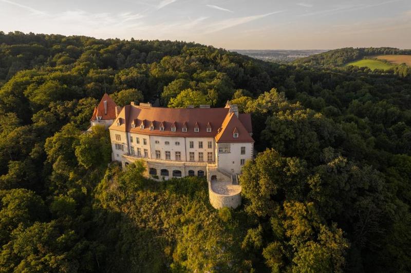 Odkryj magiczne powody, dla których goście zakochują się w Hotelu Castle w Bystrzycy
