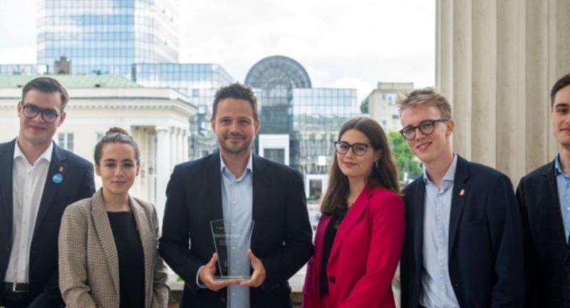 Warszawa dla młodzieży: odkryj najlepsze miejsca na niezapomnianą zabawę