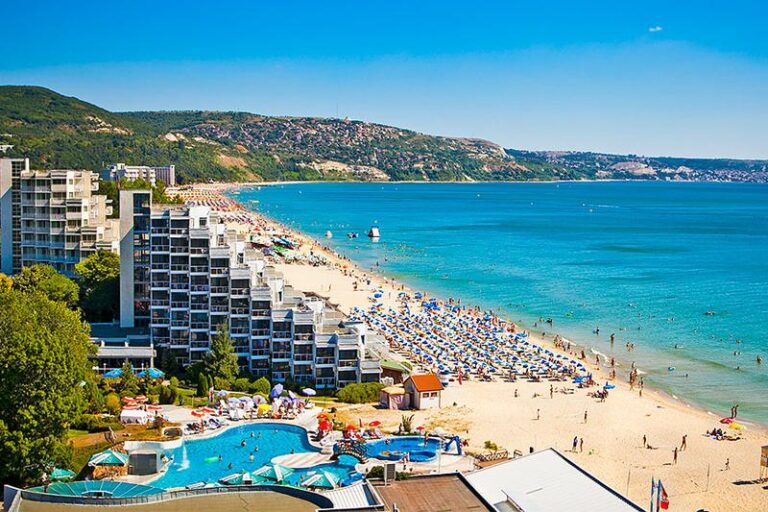 Kiedy lepiej omijać Złote Piaski? Sprawdź pogodę w maju!