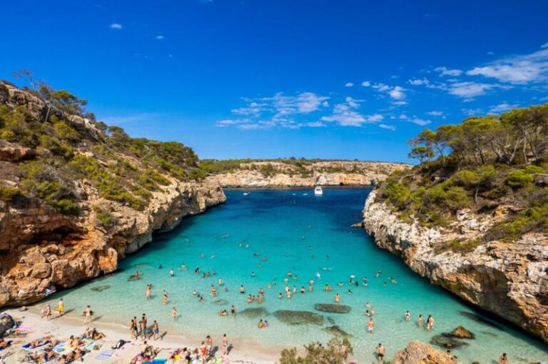 Sprawdź, ile czasu zajmuje lot z Warszawy na Majorkę i zaplanuj idealną podróż