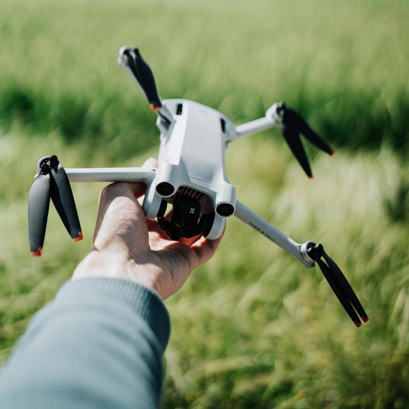 Bezpieczne latanie dronem i prawo