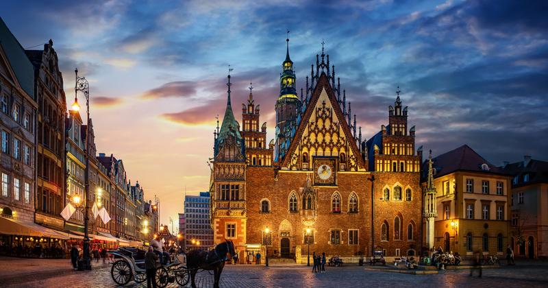 Czy nocleg w centrum Wrocławia to wygoda, czy może głośna przygoda? Oto nasze rady