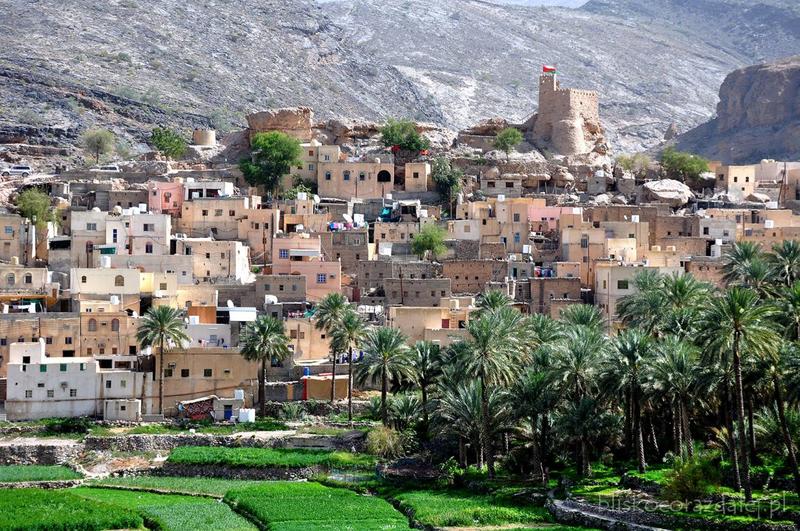 Jak długo trwa lot z Polski do Omanu? Przewodnik po czasach przelotów i dostępnych opcjach