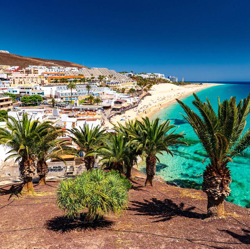 Odkryj średni czas lotu z Warszawy na Fuerteventurę – kluczowe informacje dla podróżnych