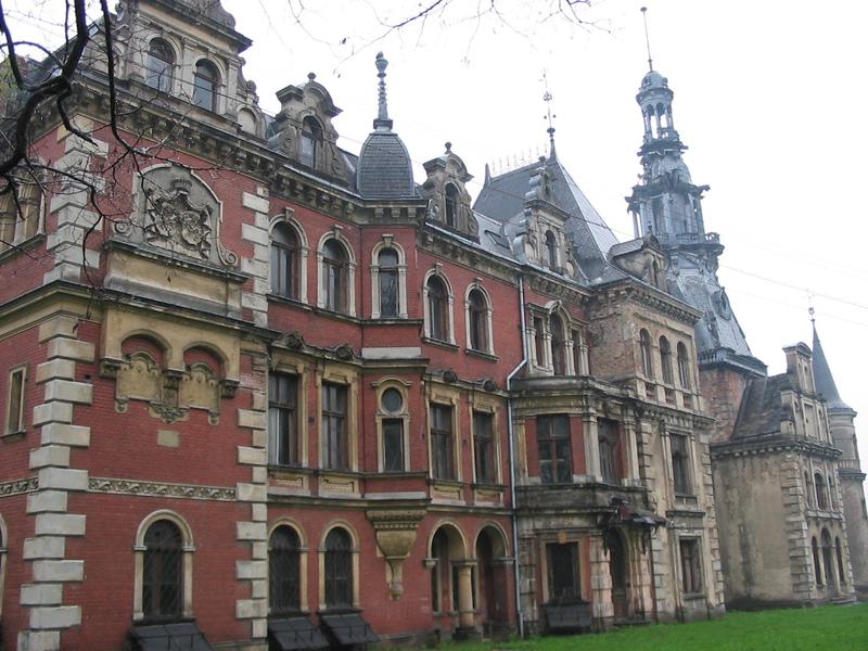 Zalety i wady zostawienia auta na parkingu przy Przełęczy Krowiarki – sprawdź nasze rady!