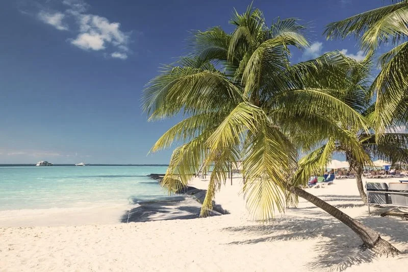 Lot do Cancun z Polski – ile trwa podróż i gdzie czeka przesiadka?