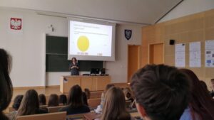 Nauka w serialach: jak fakty naukowe budują wiarygodną fabułę